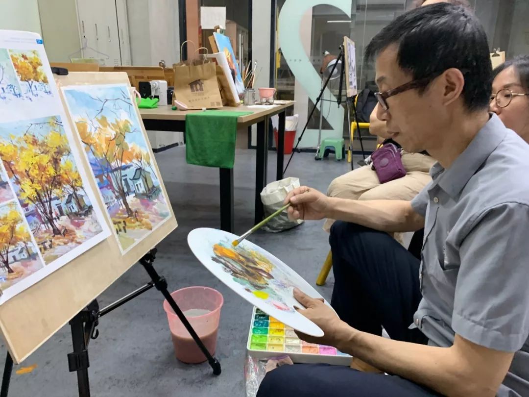 樹(shù)華美術(shù)上課場(chǎng)景