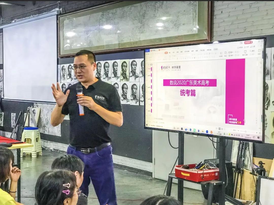 樹(shù)華畫(huà)室8月頒獎(jiǎng)禮